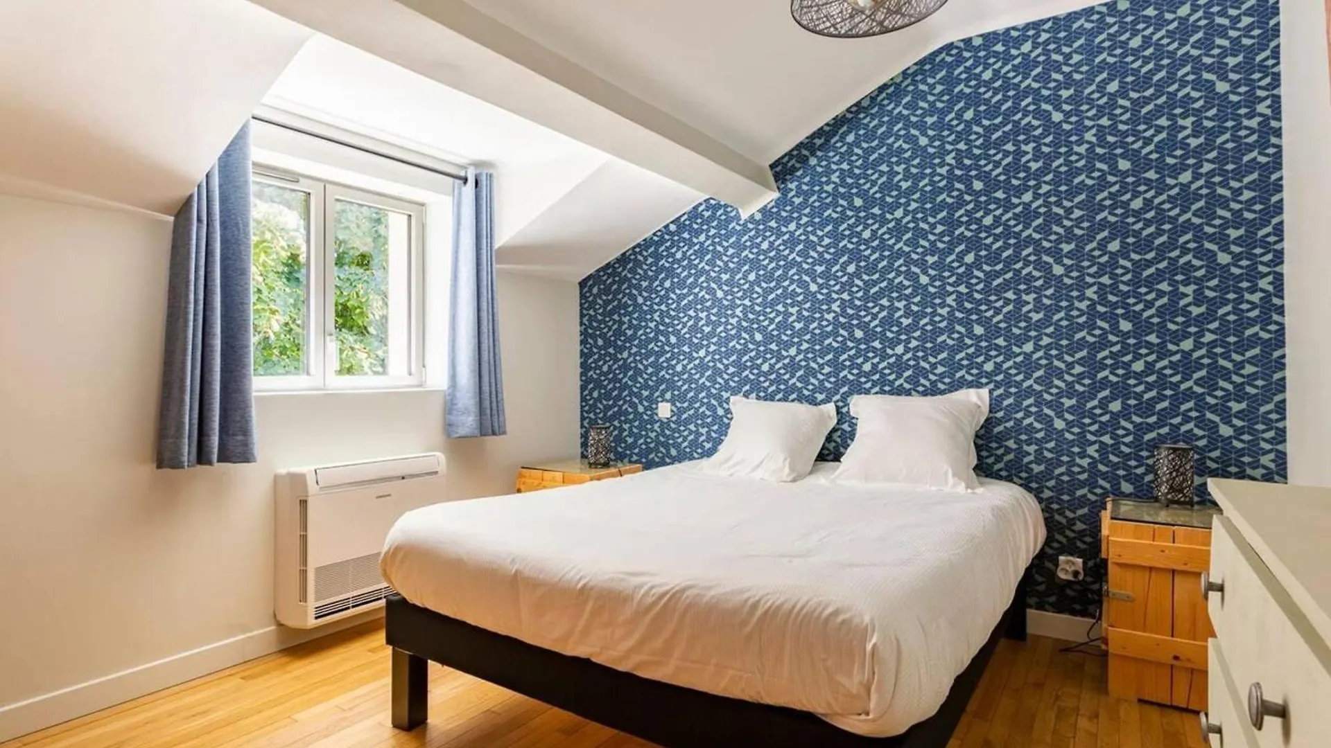 Elegante Maison A Vichy : Piscine Chauffee, Jardin Arbore, Terrasse Et Climatisation - Fr-1-489-494 France