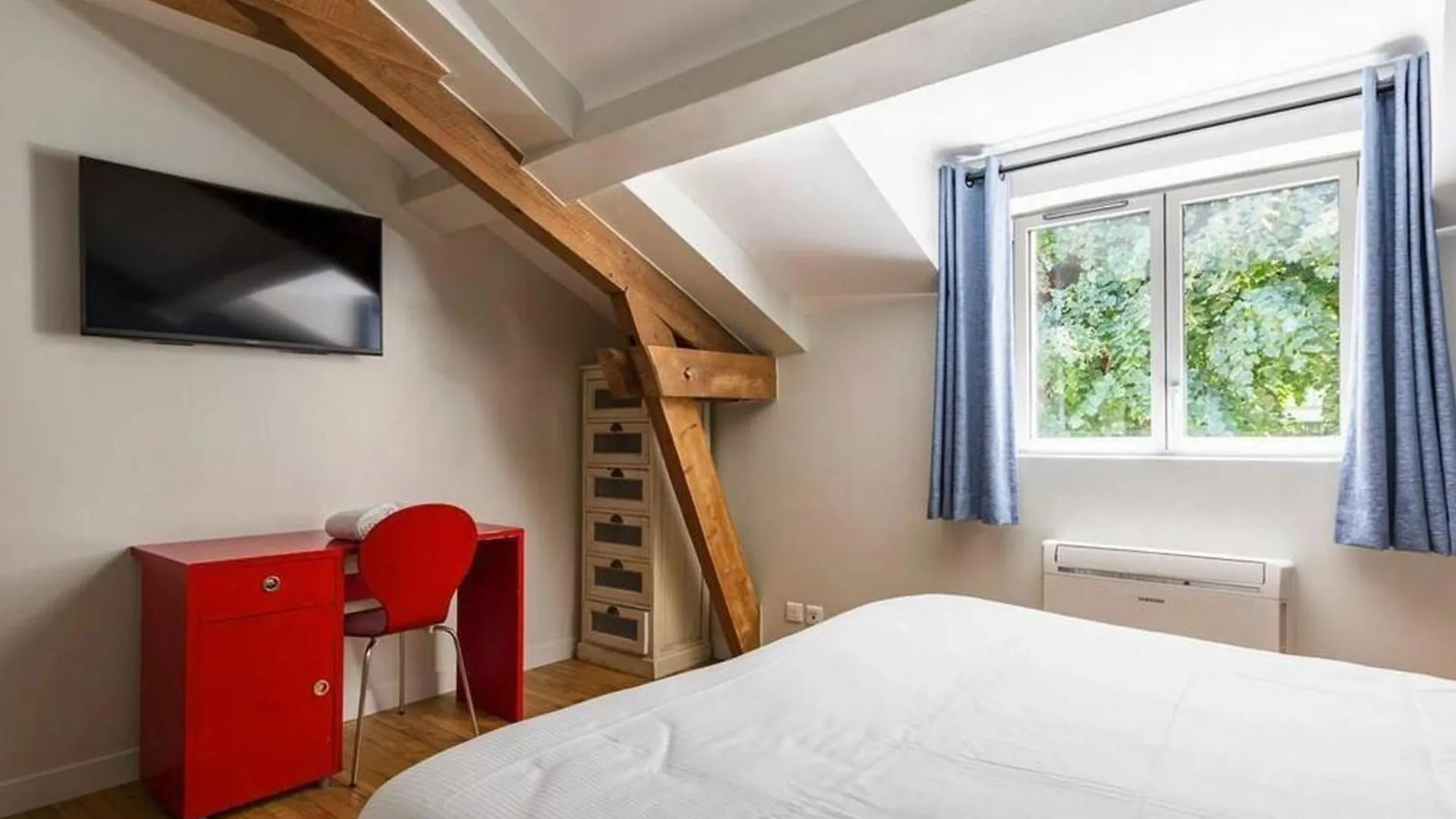 Elegante Maison A Vichy : Piscine Chauffee, Jardin Arbore, Terrasse Et Climatisation - Fr-1-489-494 0*,  France