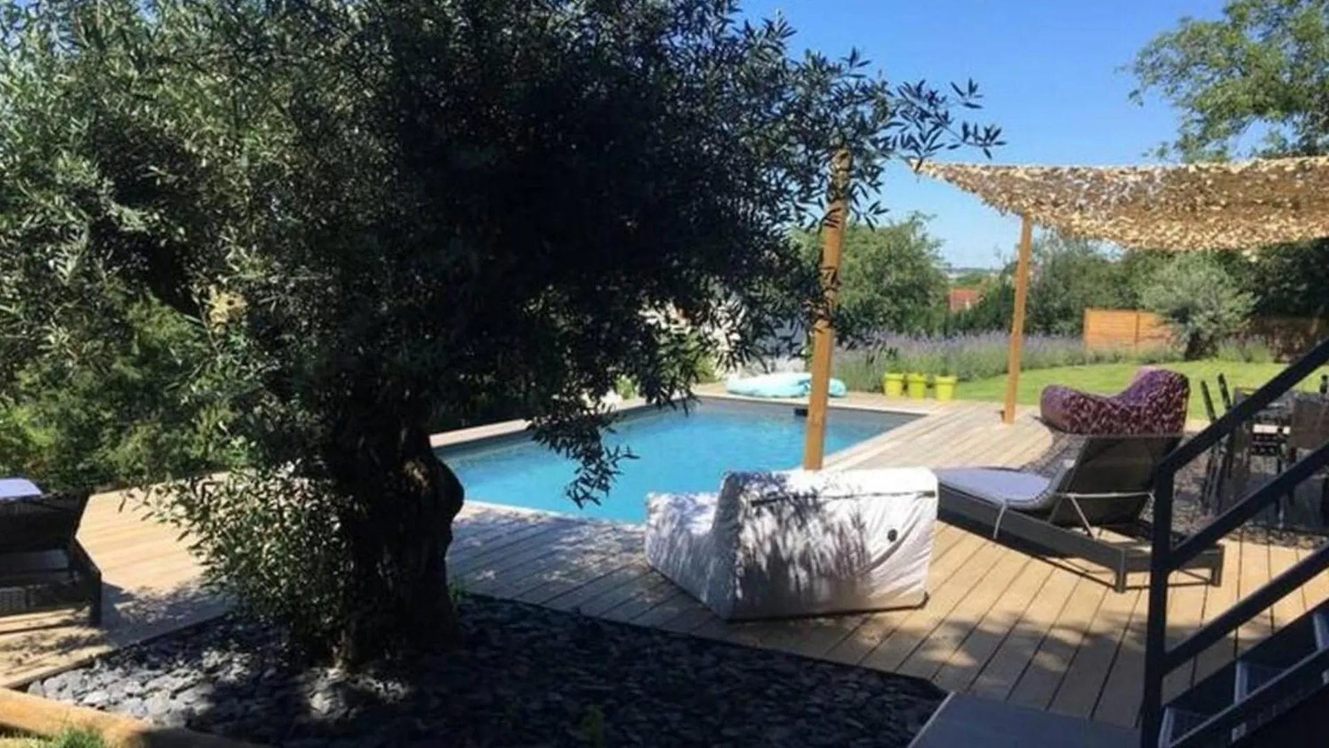 Holiday home Elegante Maison A Vichy : Piscine Chauffee, Jardin Arbore, Terrasse Et Climatisation - Fr-1-489-494 France