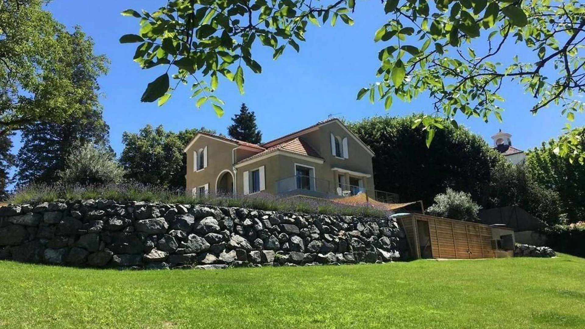 Elegante Maison A Vichy : Piscine Chauffee, Jardin Arbore, Terrasse Et Climatisation - Fr-1-489-494