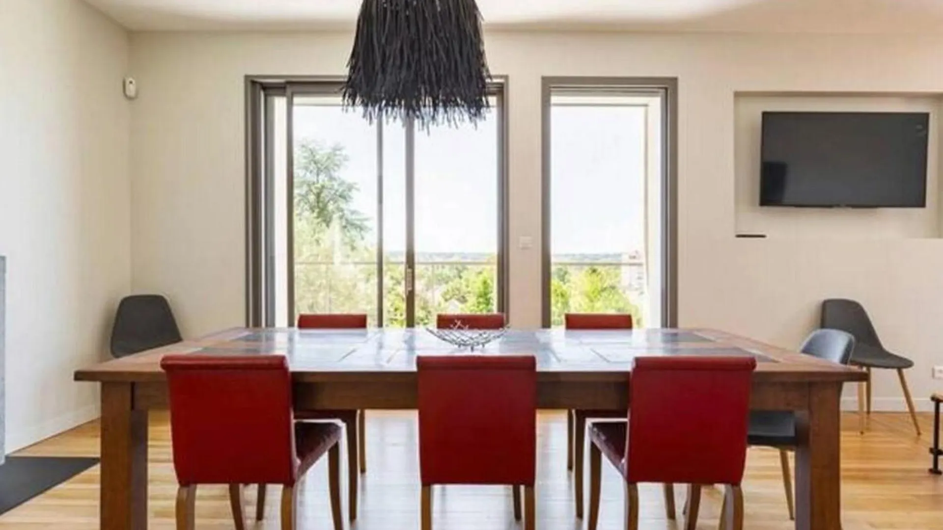 Holiday home Elegante Maison A Vichy : Piscine Chauffee, Jardin Arbore, Terrasse Et Climatisation - Fr-1-489-494