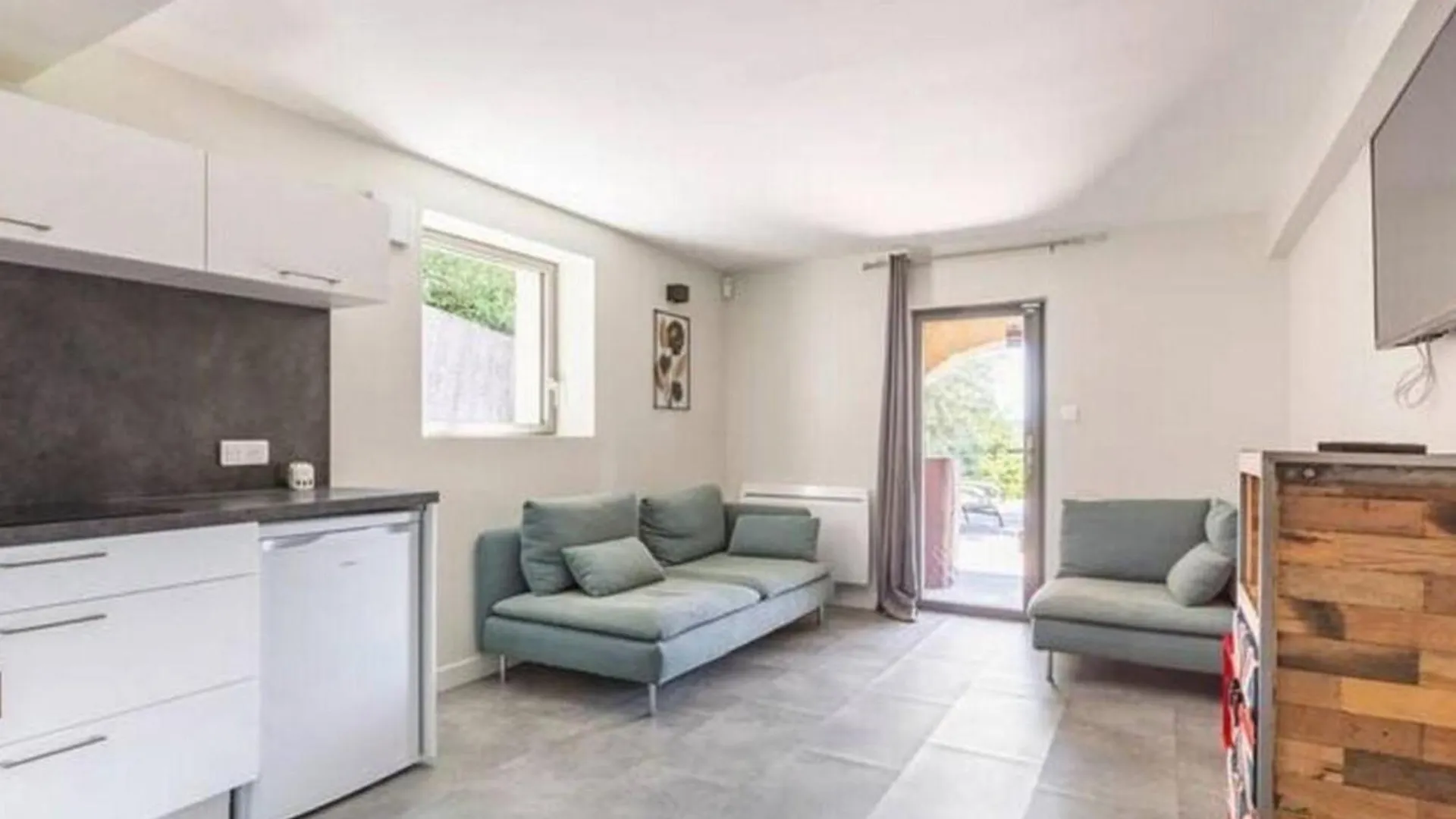 Elegante Maison A Vichy : Piscine Chauffee, Jardin Arbore, Terrasse Et Climatisation - Fr-1-489-494