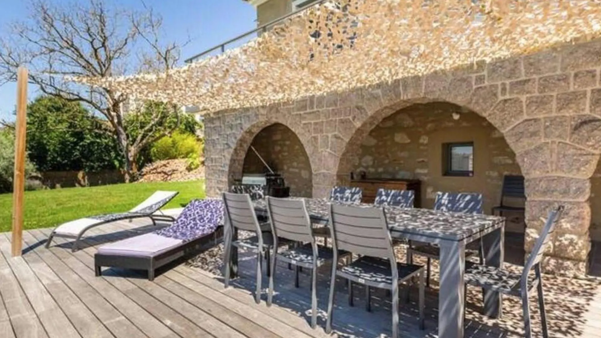 Elegante Maison A Vichy : Piscine Chauffee, Jardin Arbore, Terrasse Et Climatisation - Fr-1-489-494