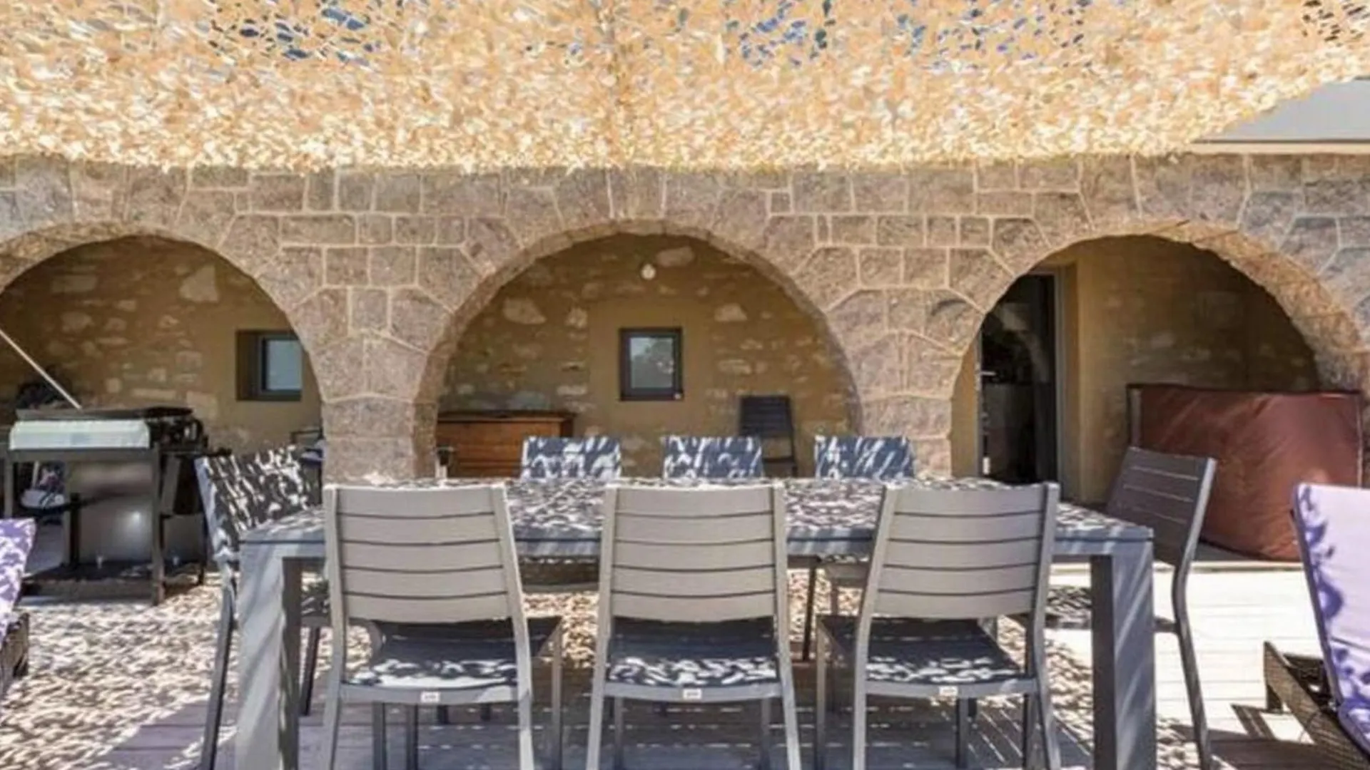 Elegante Maison A Vichy : Piscine Chauffee, Jardin Arbore, Terrasse Et Climatisation - Fr-1-489-494 0*,  France