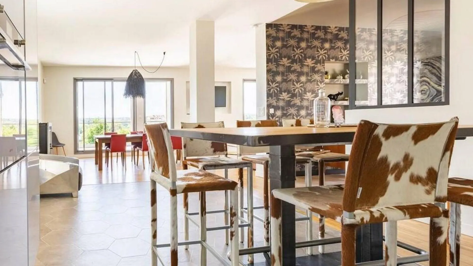 Elegante Maison A Vichy : Piscine Chauffee, Jardin Arbore, Terrasse Et Climatisation - Fr-1-489-494 Holiday home