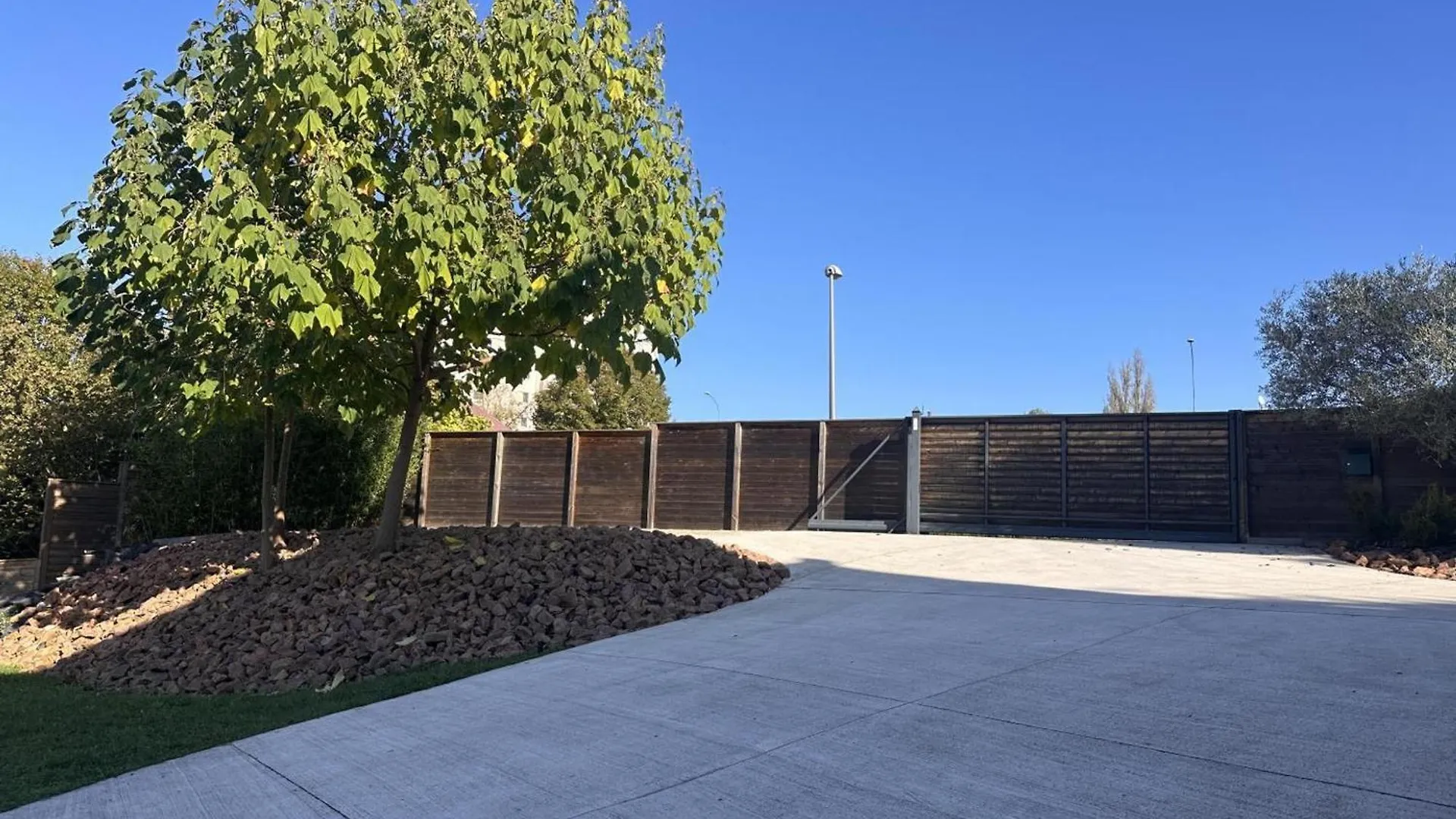 Holiday home Elegante Maison A Vichy : Piscine Chauffee, Jardin Arbore, Terrasse Et Climatisation - Fr-1-489-494